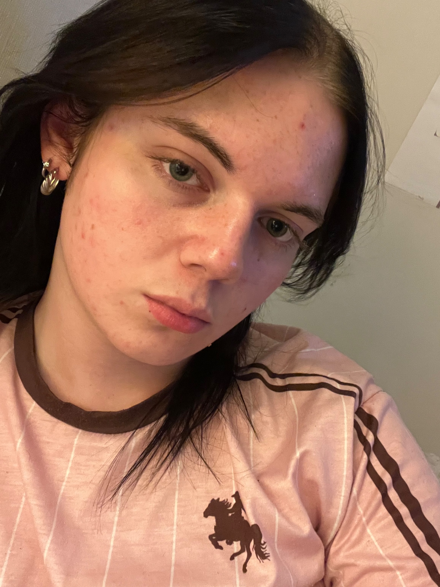 Bored in bed anyone want to talk 😁😘